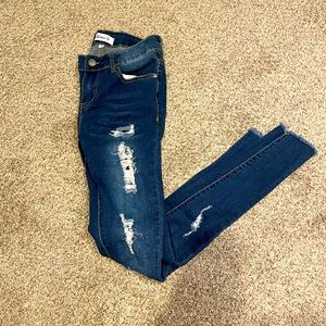 BETWEEN US Distressed Cropped Jeans